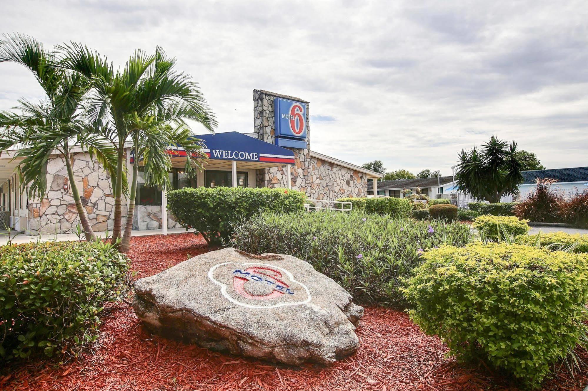 Motel 6 ปาล์มเบย์ ภายนอก รูปภาพ