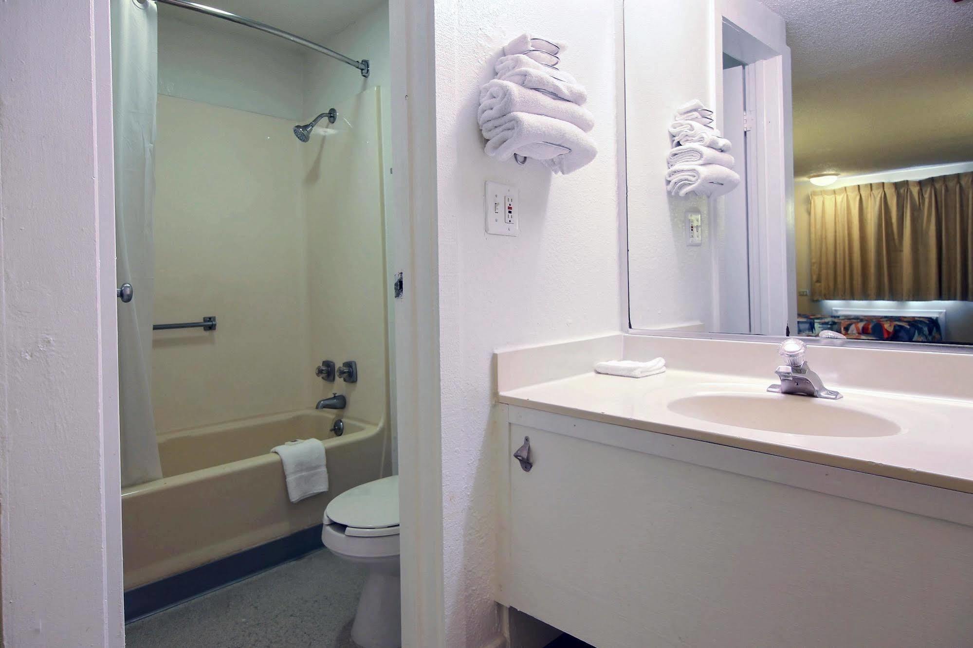 Motel 6 ปาล์มเบย์ ภายนอก รูปภาพ