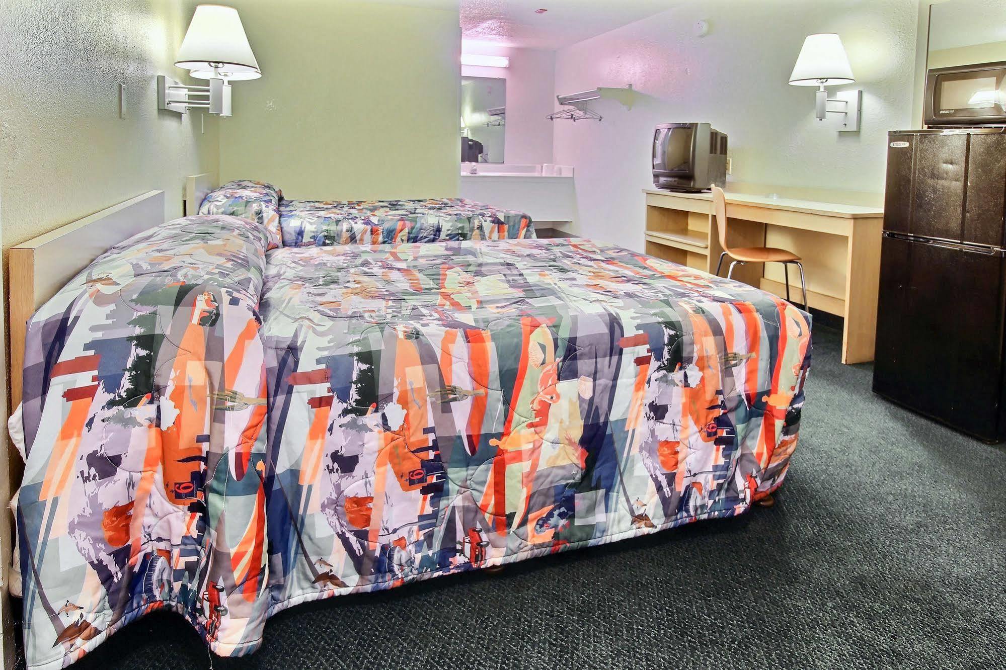 Motel 6 ปาล์มเบย์ ภายนอก รูปภาพ