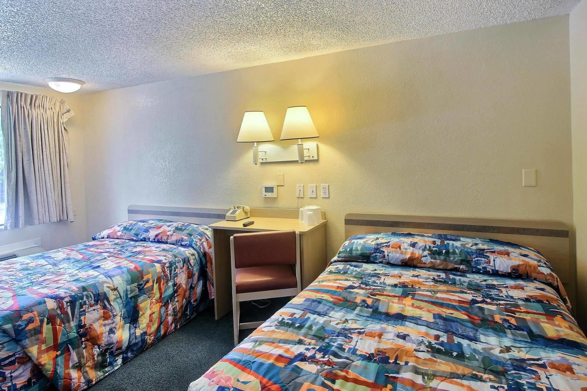 Motel 6 ปาล์มเบย์ ภายนอก รูปภาพ