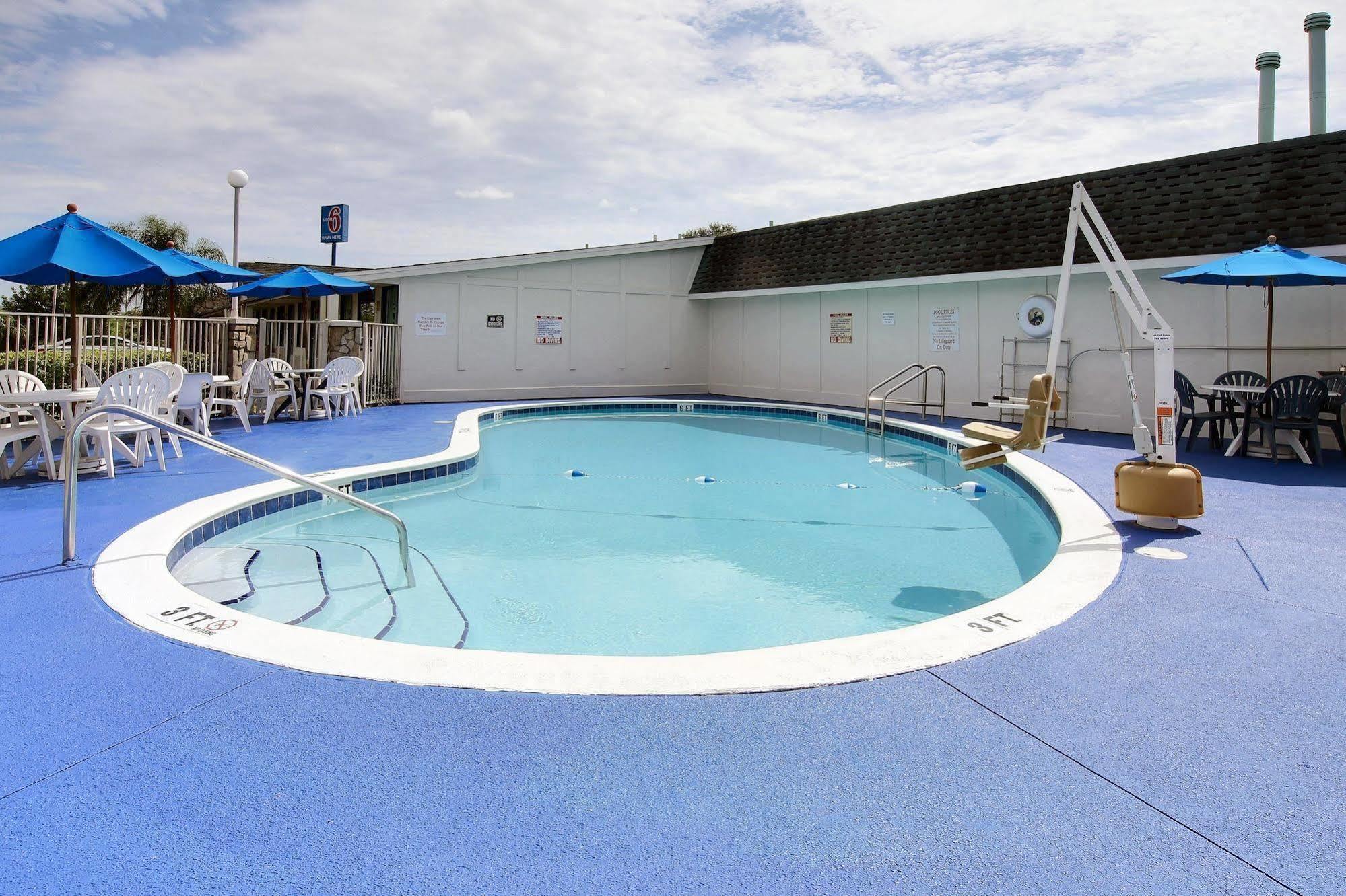 Motel 6 ปาล์มเบย์ ภายนอก รูปภาพ