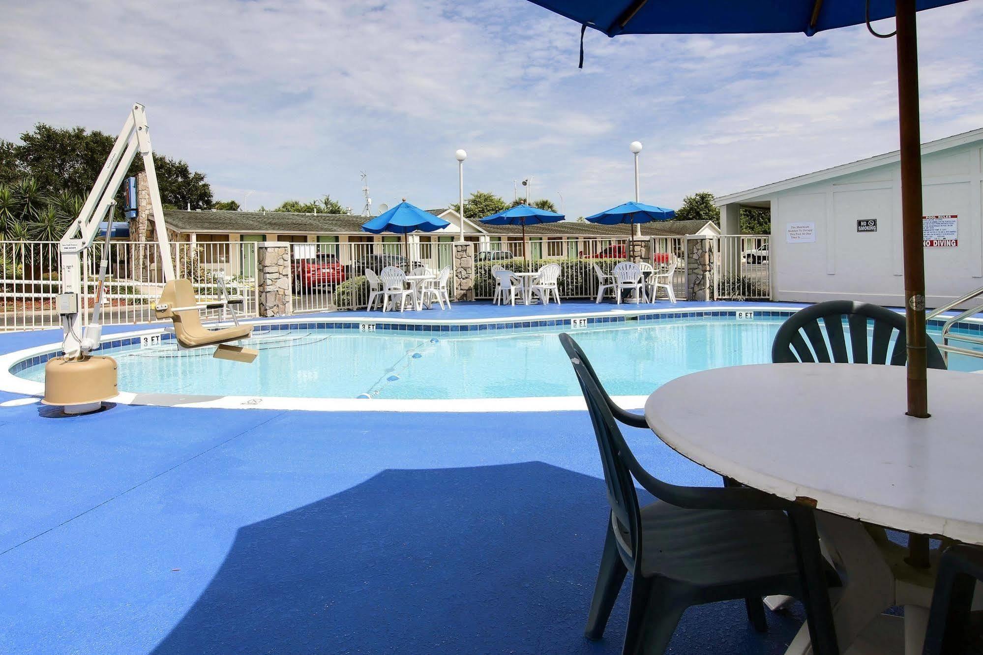 Motel 6 ปาล์มเบย์ ภายนอก รูปภาพ
